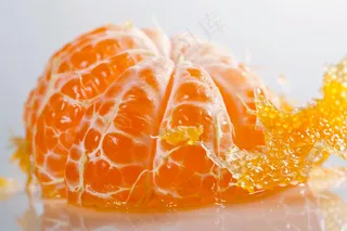 橘子剥开新鲜水果摄影图