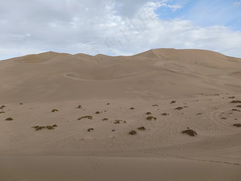 一望无际的沙漠美图