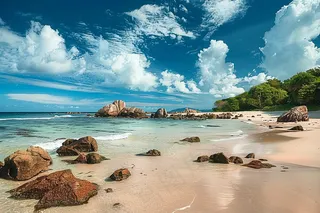 海边沙滩礁石大自然风光摄影图