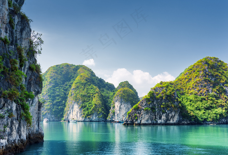 湖泊山峰图片