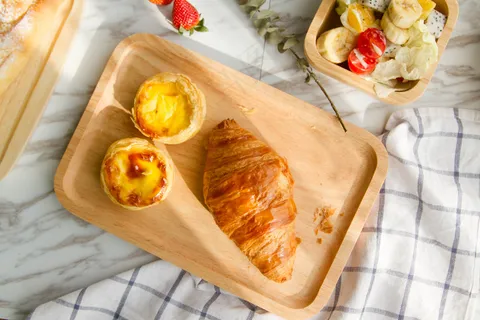 蛋挞牛角面包美食