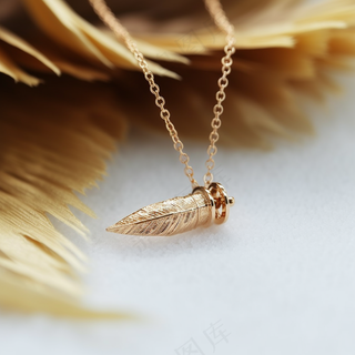 铂金羽毛项链首饰摄影图