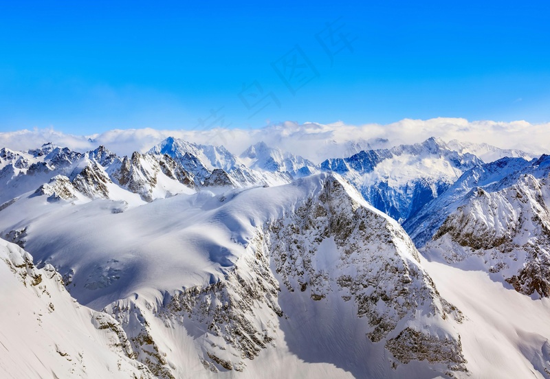 雪山之巅的风光