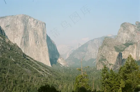 壮丽的山脉与茂密的森林 壮丽的山脉与茂密的森林