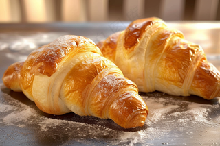 牛角包面包可颂甜点美食摄影图