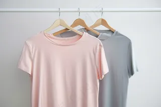 纯棉T恤衣服样机摄影图