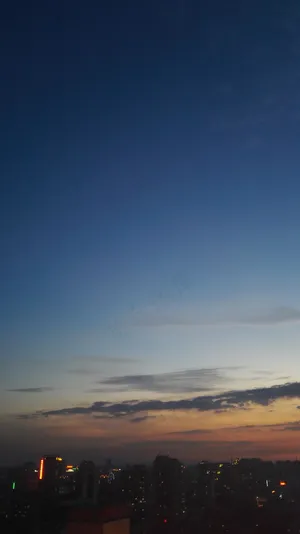 夕阳夜景晚霞竖版风景屏保