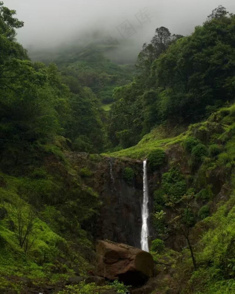 山中风景图