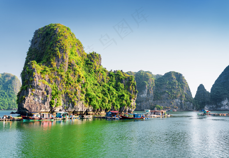 湖泊山峰图片