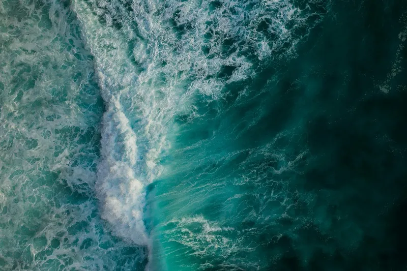 碧海波涛汹涌之美