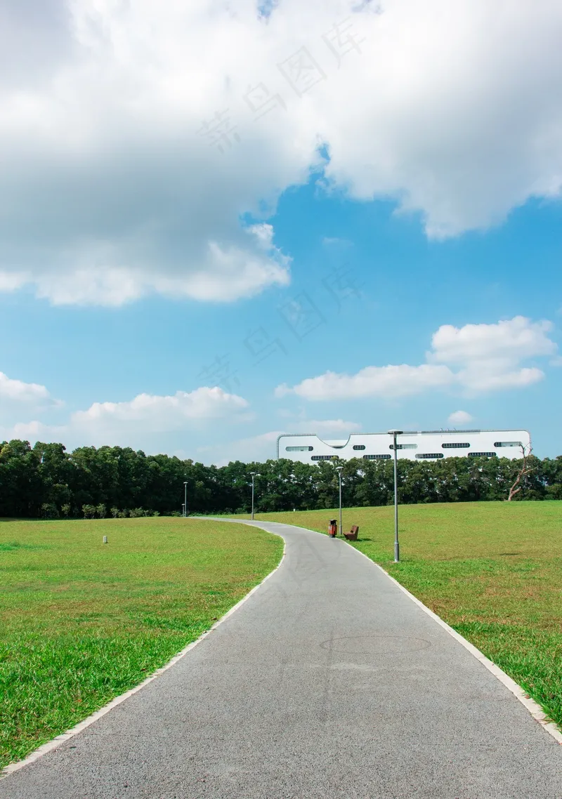 蓝天白云公园草地