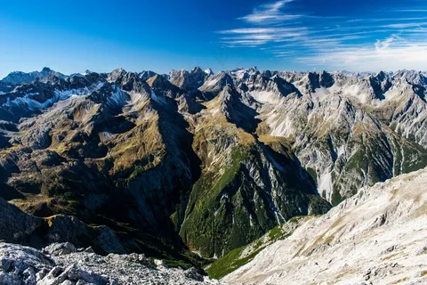 崇山峻岭下的秘密花园 崇山峻岭下的秘密花园
