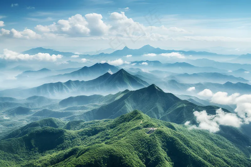山林浓雾山脉