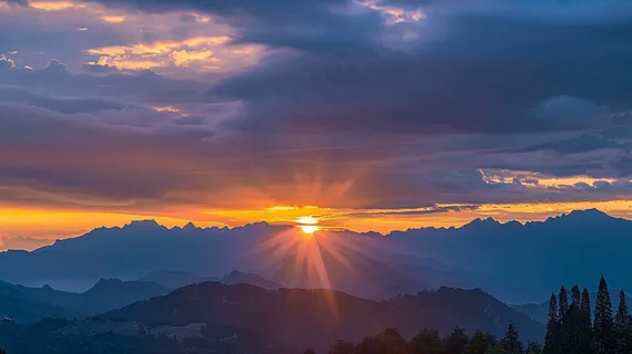 清晨日出朝霞云层摄影图