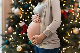 怀孕的女性孕期摄影图