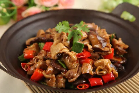 干锅辣炒肥肠美食