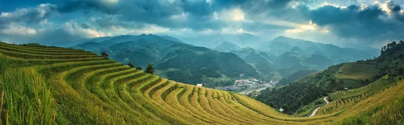 梯田山景图