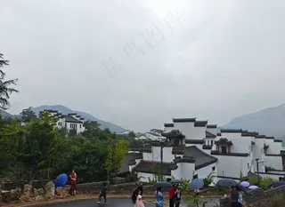 烟雾缭绕的徽派建筑实拍