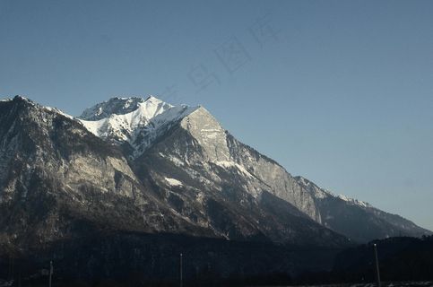 雪山下的宁静 雪山下的宁静