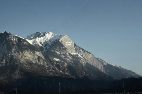 雪山下的宁静 雪山下的宁静
