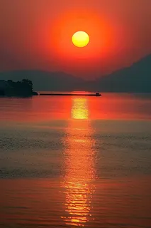 海上清晨日出朝霞云层摄影图