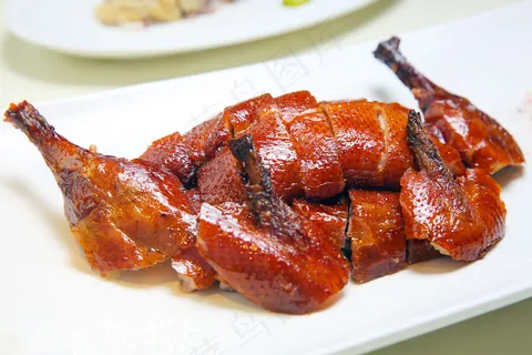 切片烤鸭摆盘美食 切片烤鸭摆盘美食