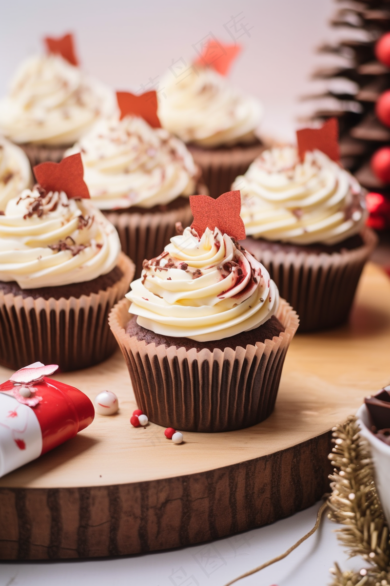 巧克力纸杯蛋糕奶油节日甜点摄影图