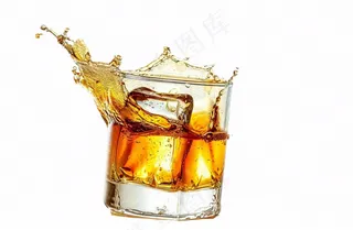 啤酒杯飞溅的水免抠