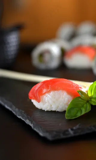 三文鱼寿司美食