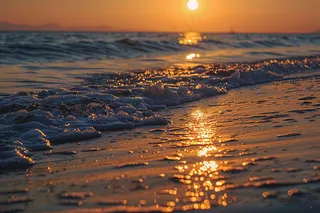 海上日出朝霞海浪摄影图