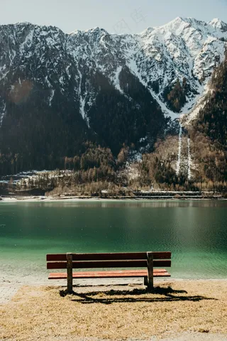 湖畔的静思之地