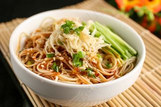 麻辣手工凉面美食