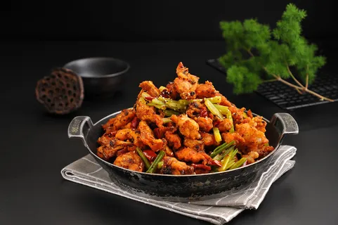 干锅油炸肉块美食