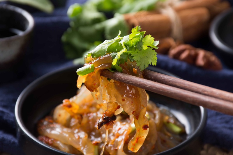 凉拌鱼皮美食小吃