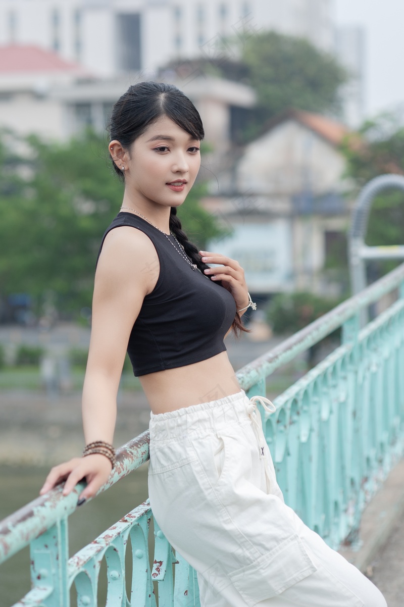 户外时尚运动女生1