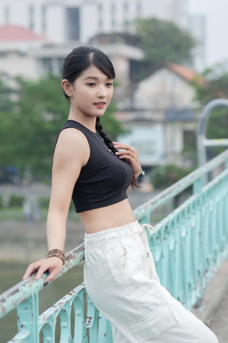 户外时尚运动女生1