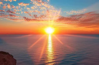 清晨日出朝霞云层山川摄影图