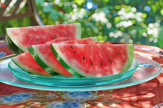 夏日冰镇西瓜水果摄影图