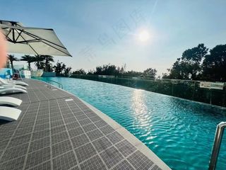 露天游泳池，休闲生活