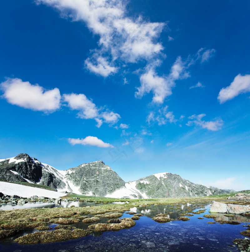 湖泊山峰图片