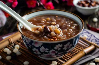 八宝粥腊八粥中国传统美食腊八节摄影图