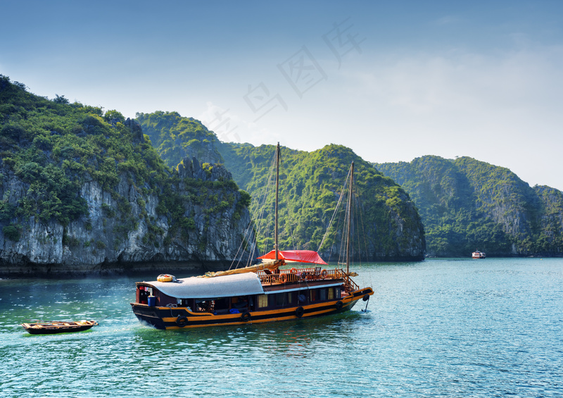 湖泊山峰图片