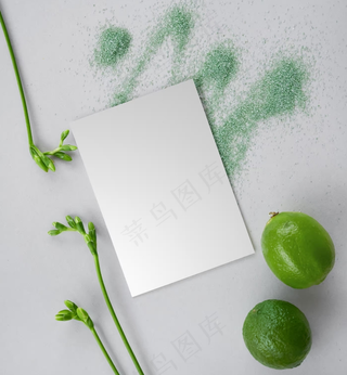 名片卡片PSD模型样机 桌子上的卡片样机 