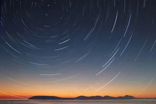 傍晚的紫色星空