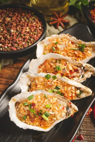 炭烤生蚝美食背景