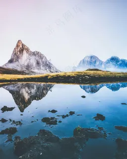 静谧山湖倒影如梦 静谧山湖倒影如梦