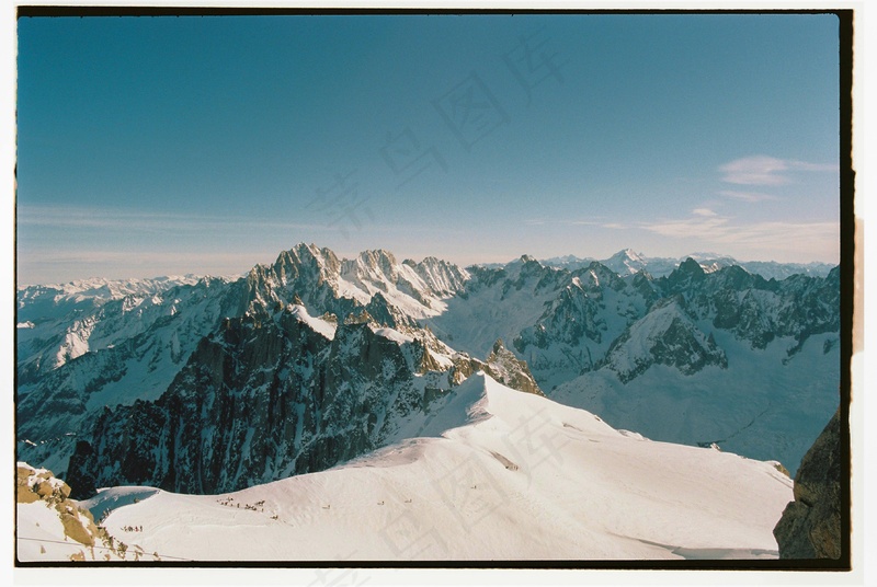 冰雪雄峰，壮丽天际