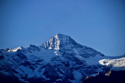 冰雪覆盖的山峰 冰雪覆盖的山峰