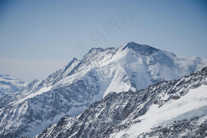 皑皑雪山的宁静壮观