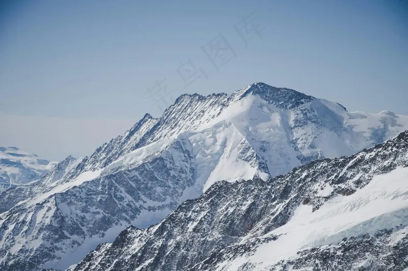 皑皑雪山的宁静壮观